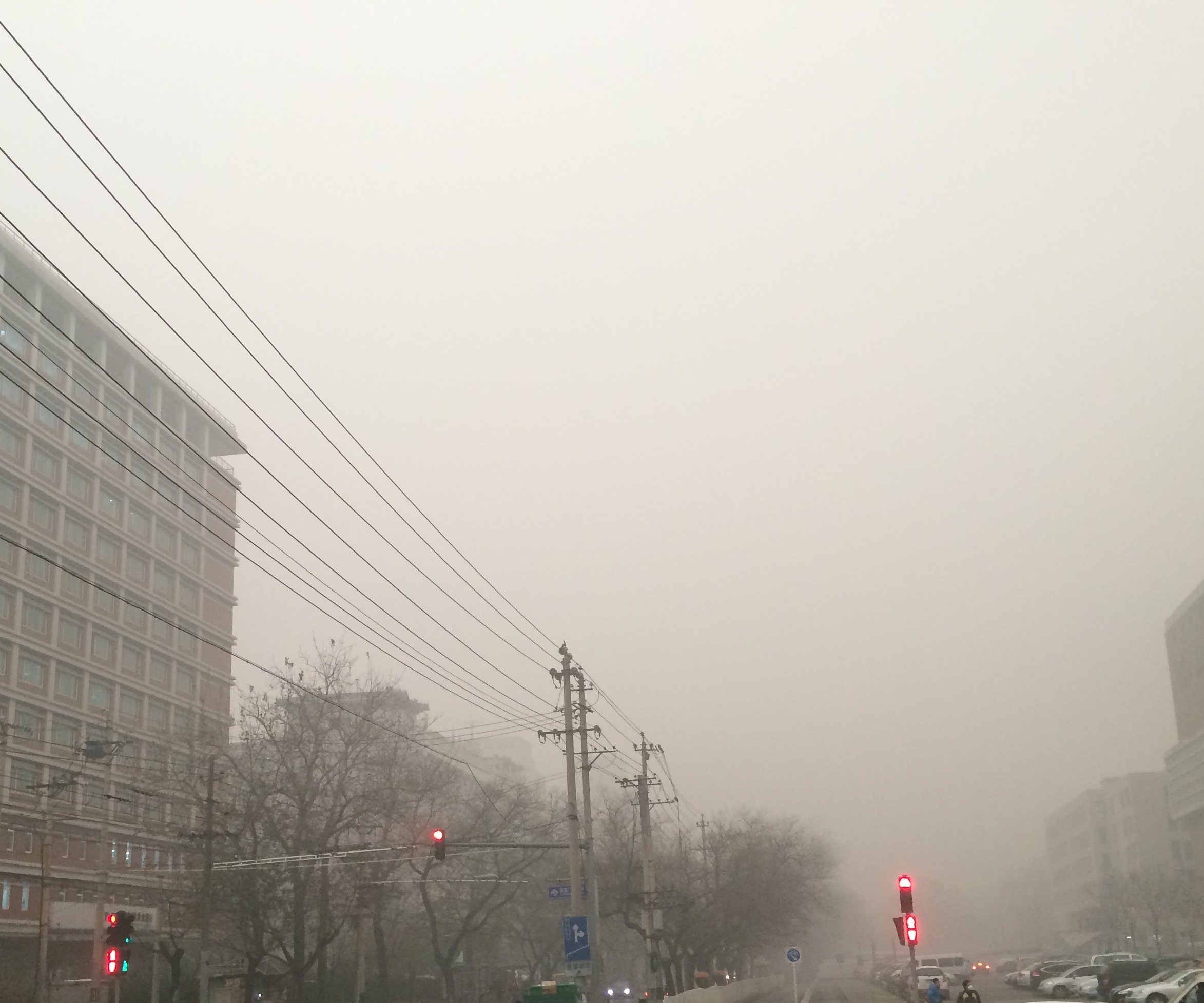 (Beijing on a smoggy day)